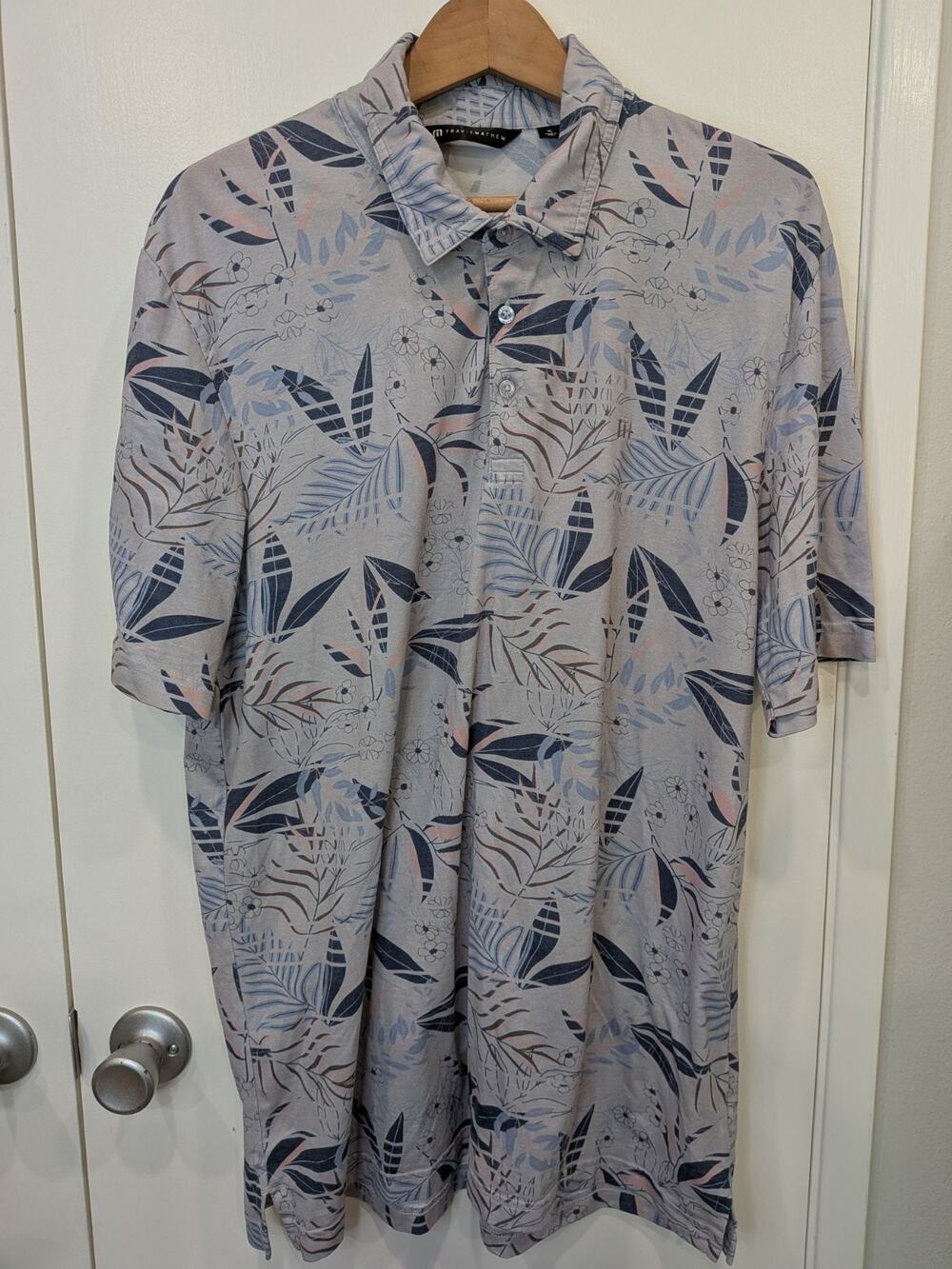 Travis Mathew Polo Golf Shirt Blue Tropical Leaf Cloud Collection Mens Size XL